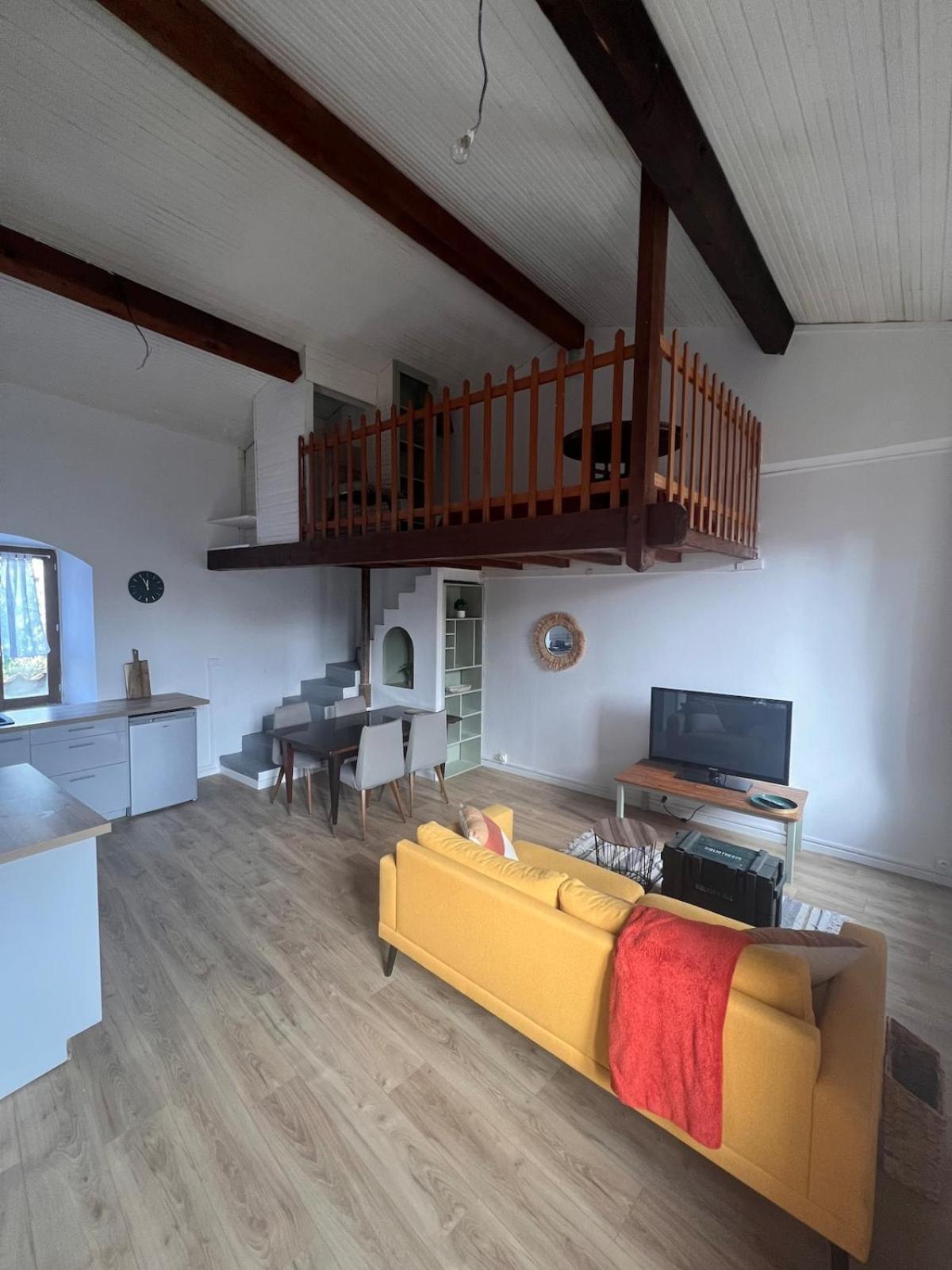 Studio With Mezzanine พุราเดส์ ภายนอก รูปภาพ